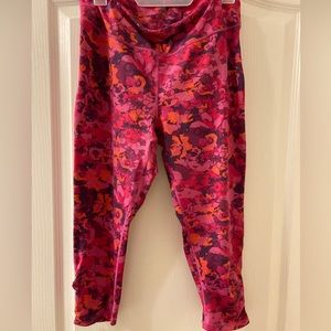 Gaiam Capri Leggings. Size Large.